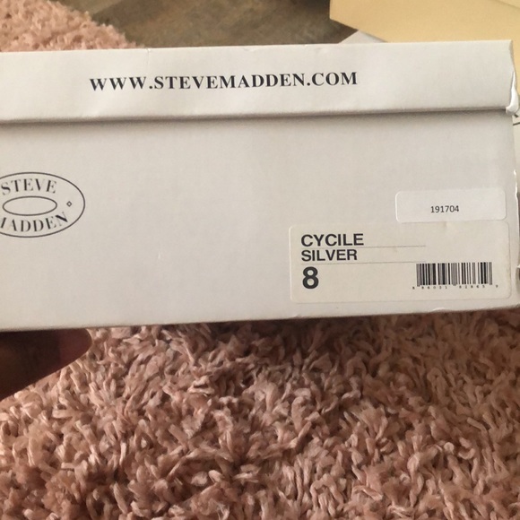 Like New in box Steve Madden Cycile - Picture 2 of 5
